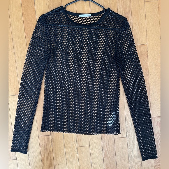 Zara stretchy mesh top-long sleeve, raw edge bottom-fitted - Picture 6 of 7